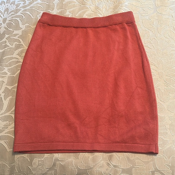 Sweater and skirt set - Picture 3 of 6